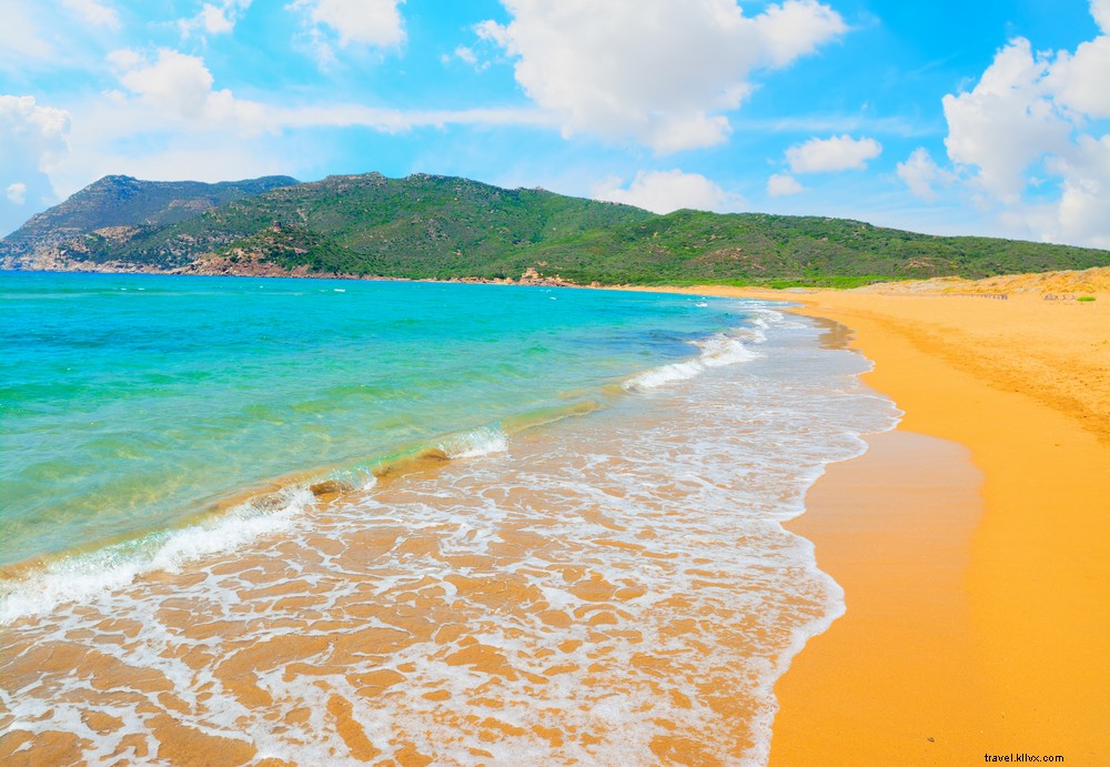 10 spiagge colorate in cui dovresti essere in questo momento 